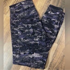 Lululemon align leggings! 25” size 8
